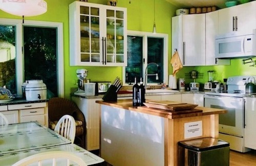 North Rose House | Autumn is Spectacular! Luxury Waterfront Sodus Bay, dogs welcome