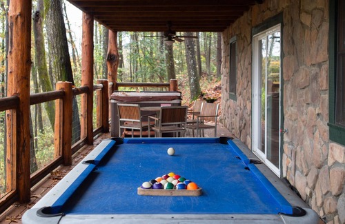 Pittman Center Cabin | 🍂 Autumn Paradise 🌄 Outdoor Fireplace 🔥 Hot Tub