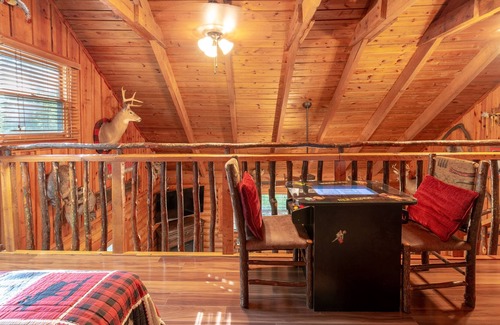 Pittman Center Cabin | 🍂 Autumn Paradise 🌄 Outdoor Fireplace 🔥 Hot Tub