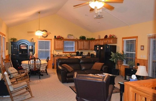 Sloans Valley House | Autumn Rates: Ellie's Place Special!