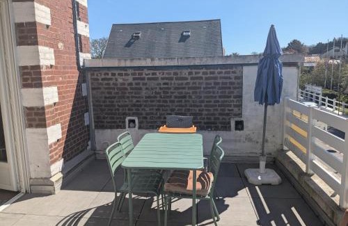 Mesnil-Val-Plage Apartment | Aux galets suspendus