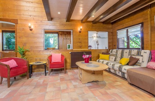 Saint-Offenge-Dessous House | AUX Paniers Coussins - Areyl