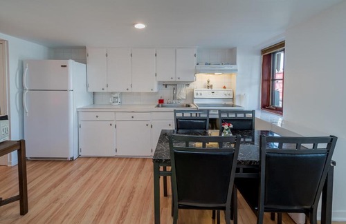 Desjardins Apartment | Aux trois filles