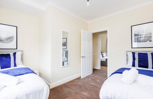 Selhurst House | AV Stays - Cosy East Croydon Home Sleeps 6 Free Parking