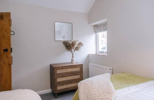Tideswell House | Ava Lily Cottage, Tideswell