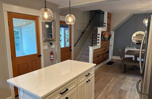 Hood River House | Ava's Castle-Central Hood River