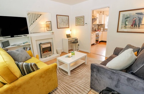 Wadsworth House | AVAELIE HOUSE, family friendly, with a garden in Hebden Bridge