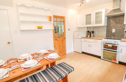 Wadsworth House | AVAELIE HOUSE, family friendly, with a garden in Hebden Bridge