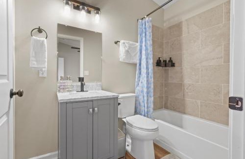 Logan House | -AVAIL NEW BOOKING PROMOTIONS - Secluded Cabin King Bed XBOX WIFI HotTub Games Firepit Close to Hiking Trails