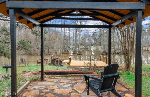 Shreveport House | Avail This Weekend! Hot Tub, Kayaks, Canoes