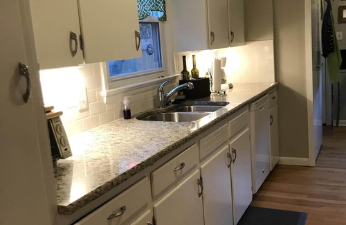 Central Colorado Springs House | Available again Nov 2024! - #StayArtsyCOS adorable downtown home, dog-friendly
