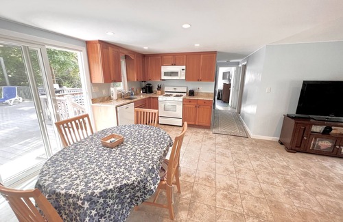 Dennis House | AVAILABLE Aug 9-16 Last minute cancelation WALK to Mayflower beach Clean home
