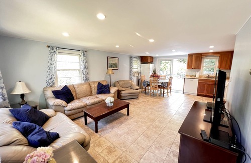 Dennis House | AVAILABLE Aug 9-16 Last minute cancelation WALK to Mayflower beach Clean home