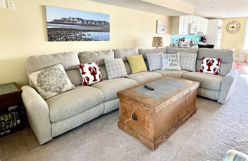 Hampton House | Available: Fall 2025 rental weekly or monthly. Come see and enjoy NHnthis fall.