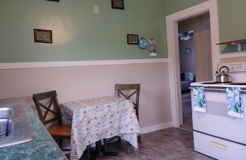 Lanesborough Apartment | Available for Healthcare and long term stays welcome 3 miles from Hospital