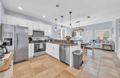 Laurel Grove House | 🦩Available for Season! Family Ties~Heart of Sandestin~Golf Cart~Pet-Friendly🦩