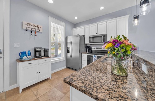 Laurel Grove House | 🦩Available for Season! Family Ties~Heart of Sandestin~Golf Cart~Pet-Friendly🦩