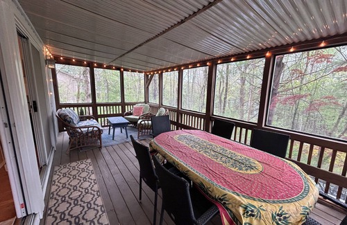 Goshen House | Available ski season 2026! 4 Bedroom 3 full bath, 10 minutes to Mohawk Moutain