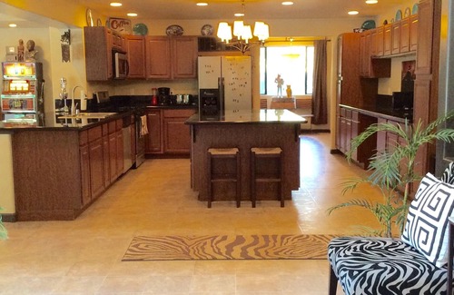Chico Villa | AVAILABLE! Sleeps 10. A Chico Tradition! Stay at the Villa Chicon2024 CHICO GRAD