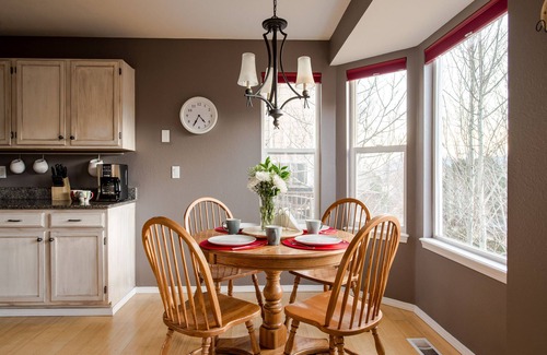 Northwest Colorado Springs House | Available Thanksgiving Week Stunning views of Pikes Peak Dogs Welcomed!
