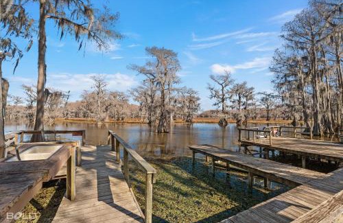 Uncertain House | Available This Wkend, Lakefront, Canoes & Kayaks