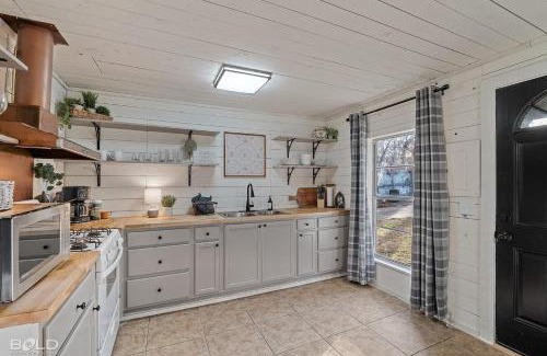 Uncertain House | Available This Wkend, Lakefront, Canoes & Kayaks