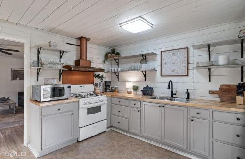 Uncertain House | Available This Wkend, Lakefront, Canoes & Kayaks