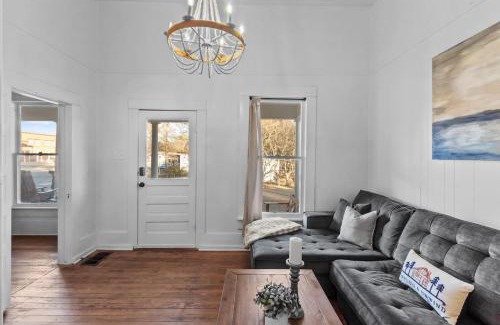 Mooringsport House | Available This Wkend, Historic With Porch Swings