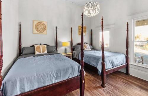 Mooringsport House | Available This Wkend, Historic With Porch Swings