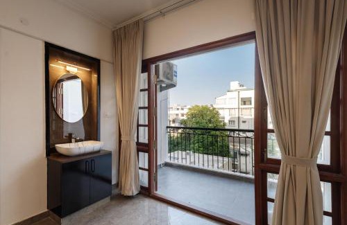 D Costa Layout Apartment | Avalon Apartment 302 Nr MG Road 3BHK AC