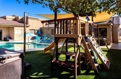 Lake Havasu City House | Avalon Havasu Pool Spa Playground Sleeps 20