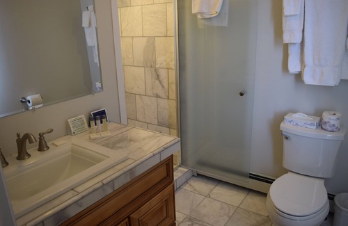 Bayfield Apartment | Avenue Side Room at The Copper Trout.