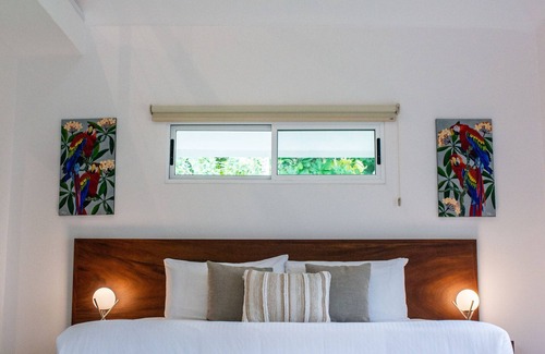 Montezuma Hotel | Aves - Bali Deluxe King - Pool View