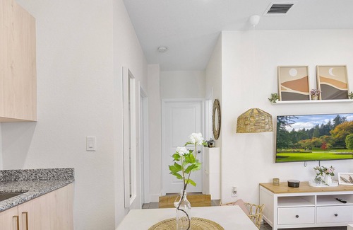 Ludlam House | Avi Lux Stay