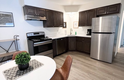Lake Geneva Apartment | *Aviate to the Lake* Downtown Lake Geneva