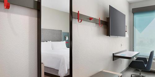 Warren Hotel | avid hotels - Detroit - Warren by IHG