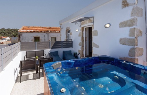 Embrosneros House | "Avli Village Home" with Outdoor Jacuzzi