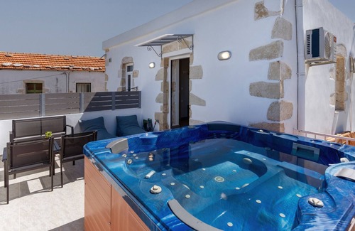 Embrosneros House | "Avli Village Home" with Outdoor Jacuzzi