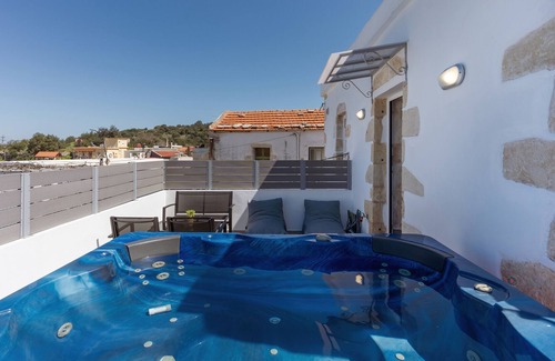 Embrosneros House | "Avli Village Home" with Outdoor Jacuzzi