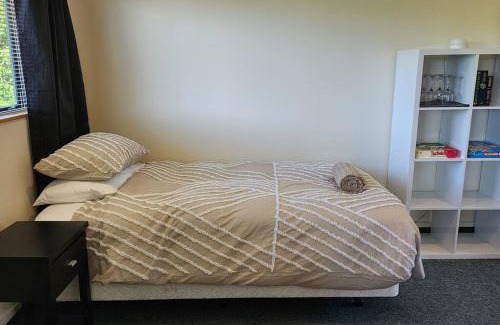 Aongatete Bed & Breakfast | Avocado Orchard Retreat!