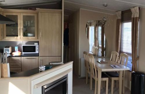 Tiddington House | Avon Caravan Park - Holiday Accommodation 2887