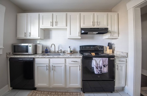 Forest Park Apartment | Avondale Haven: Near it All– WiFi, King Bed & Pets