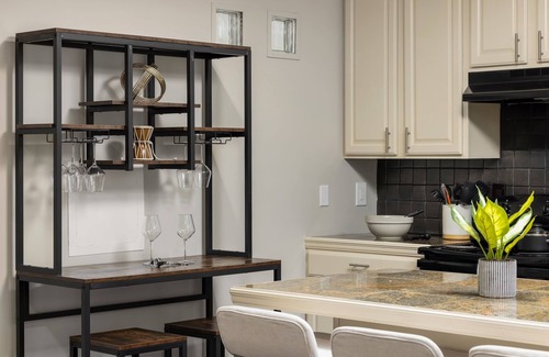 Forest Park Apartment | Avondale Trio Estate - Entire Building/Groups/WiFi