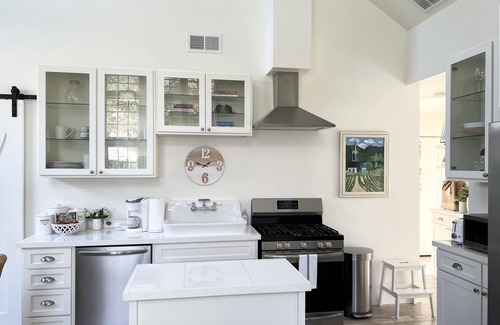Jacksonville House | Award Winning Britt Bungalow in the Historical Heart of Jacksonville Oregon
