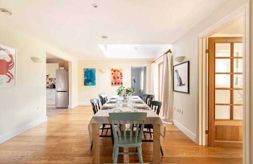 Charlbury House | Award Winning Cotswolds Eco House. Wheelchair & Pet Friendly.