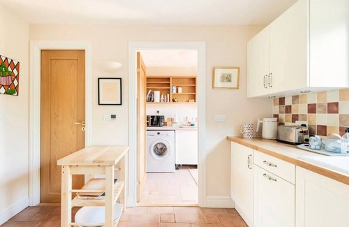 Charlbury House | Award Winning Cotswolds Eco House. Wheelchair & Pet Friendly.