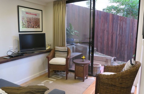 Sunshine Beach Apartment | Award-winning private peaceful for couples mins to beach National Park & village