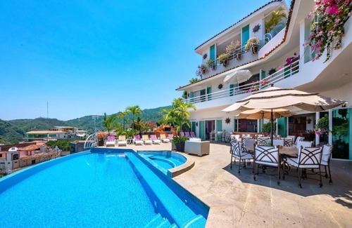 Alta Vista Villa | Award Winning Villa, ocean view close downtown, great for big families or groups