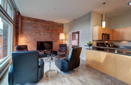 Downtown Victoria Condo | Awarehouse Loft in Historical DowntownnEnjoy a True Canadian Snowbird Experience