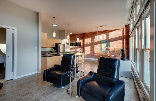 Downtown Victoria Condo | Awarehouse Loft in Historical DowntownnEnjoy a True Canadian Snowbird Experience